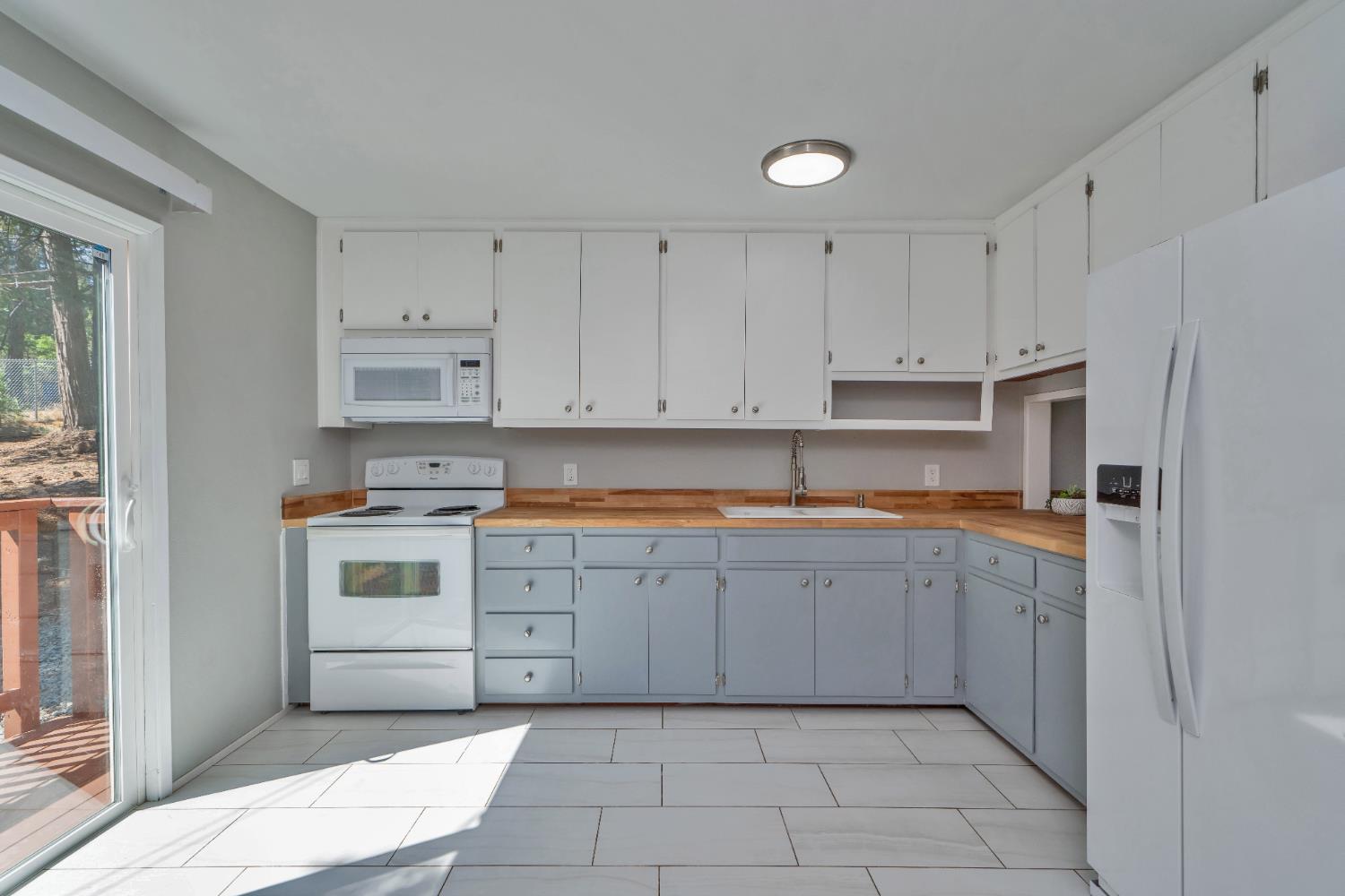 6231 Shad Way Pollock Pines, CA 95726 - Photo 16 of 38