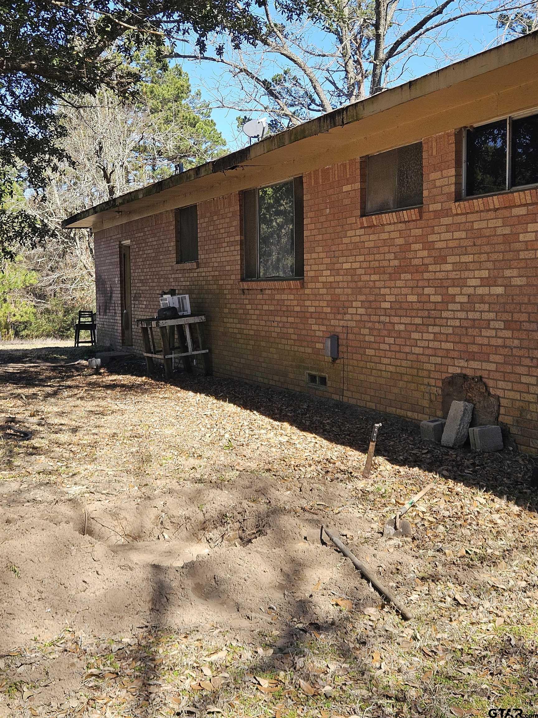 5542 Farm To Market Road 752 Rusk, TX 75785 - Photo 20 of 41 a backyard of a house