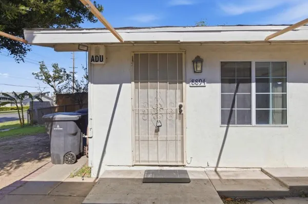 $1,550 | 8894 Indiana Avenue, Riverside, CA 92503