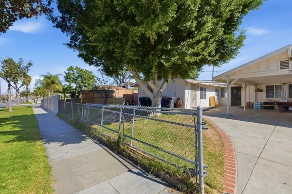 $1,475 | 8894 Indiana Avenue, Riverside, CA 92503