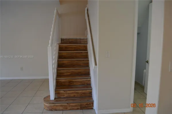 a view of entryway with a white door