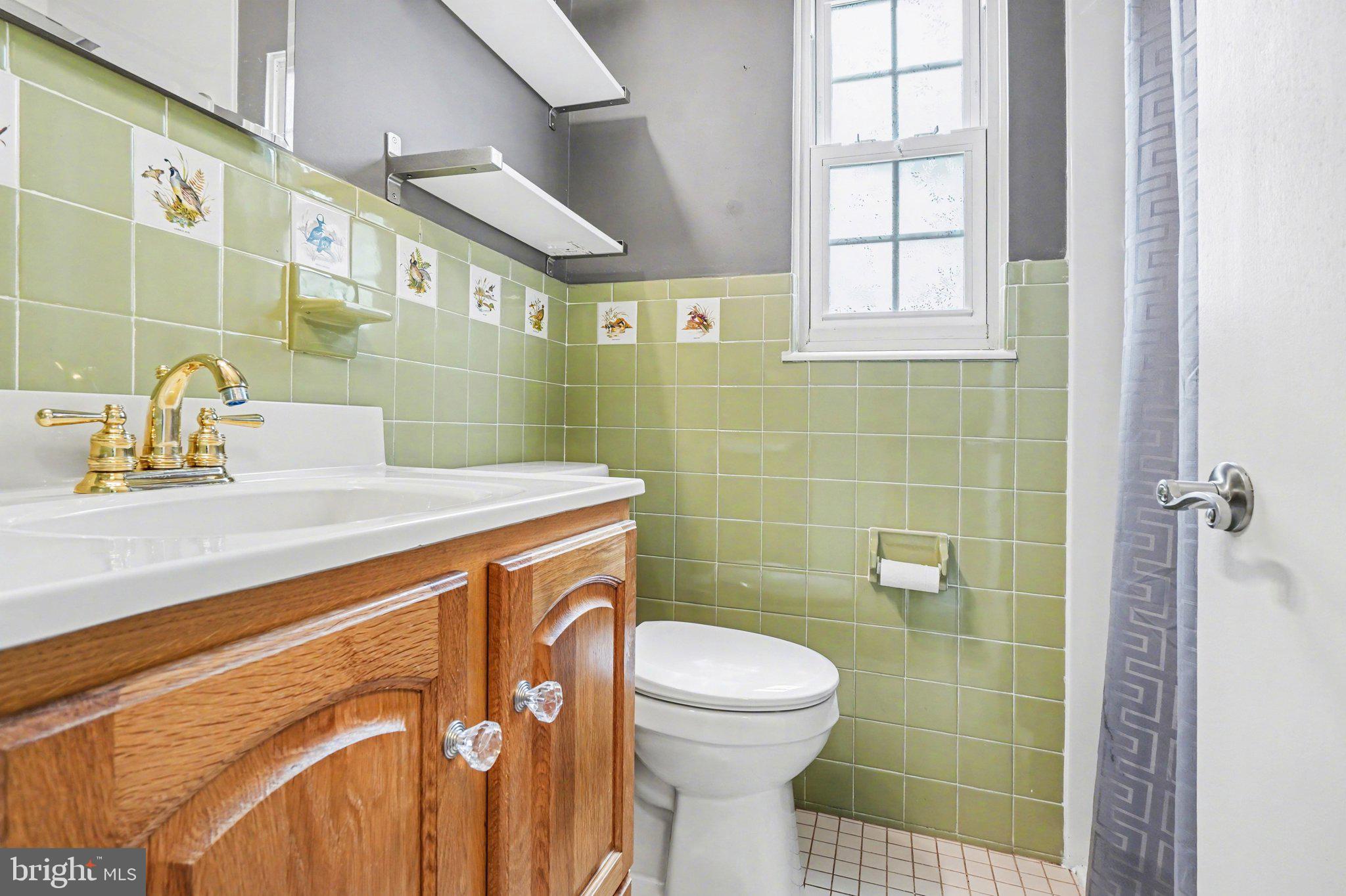 1309 Kingsley Road Camp Hill, PA 17011 - Photo 20 of 30 a bathroom with a sink toilet and shower
