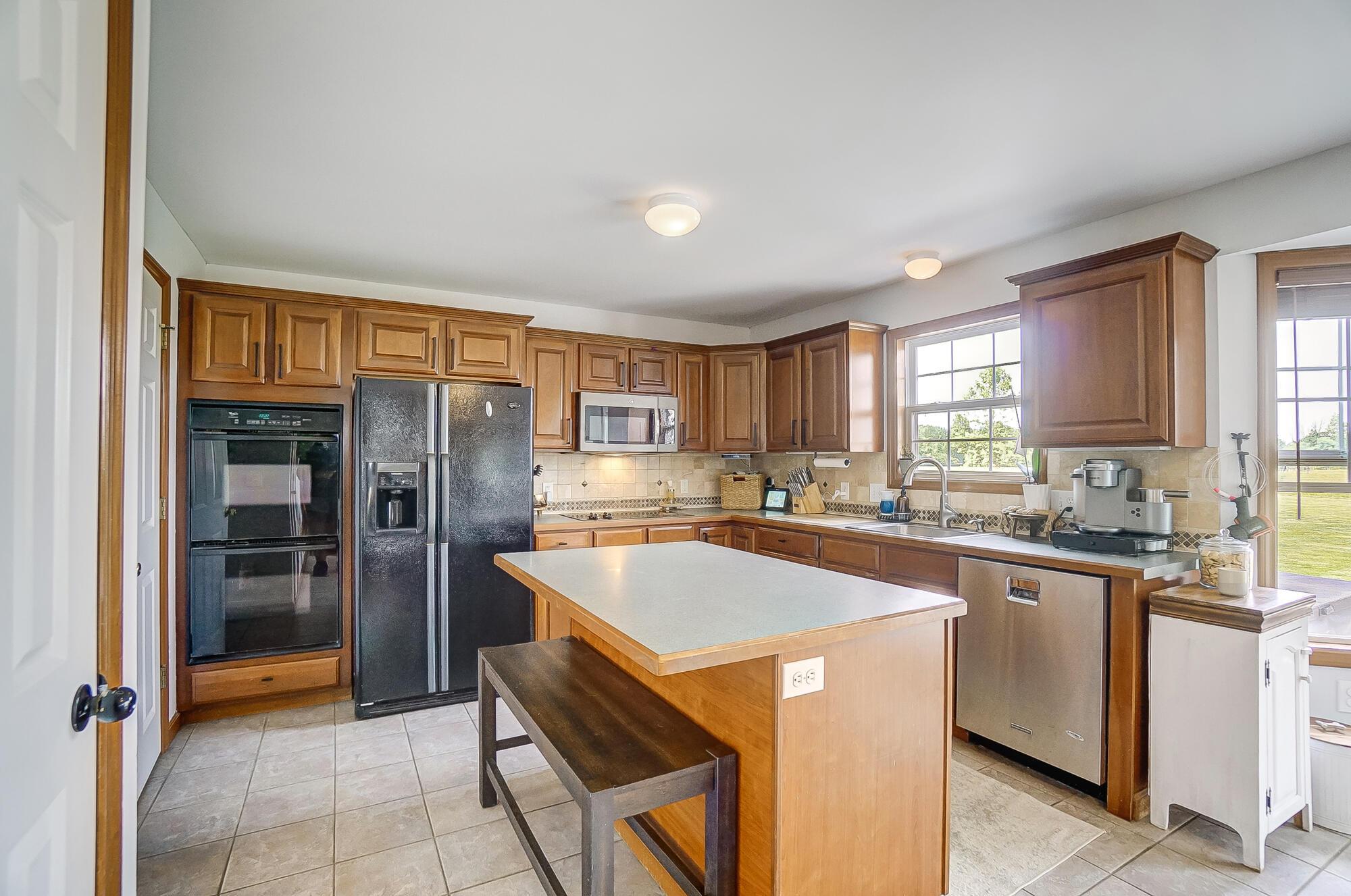 1880 Walker Road Hilliard, OH 43026 - Photo 5 of 46 Kitchen
