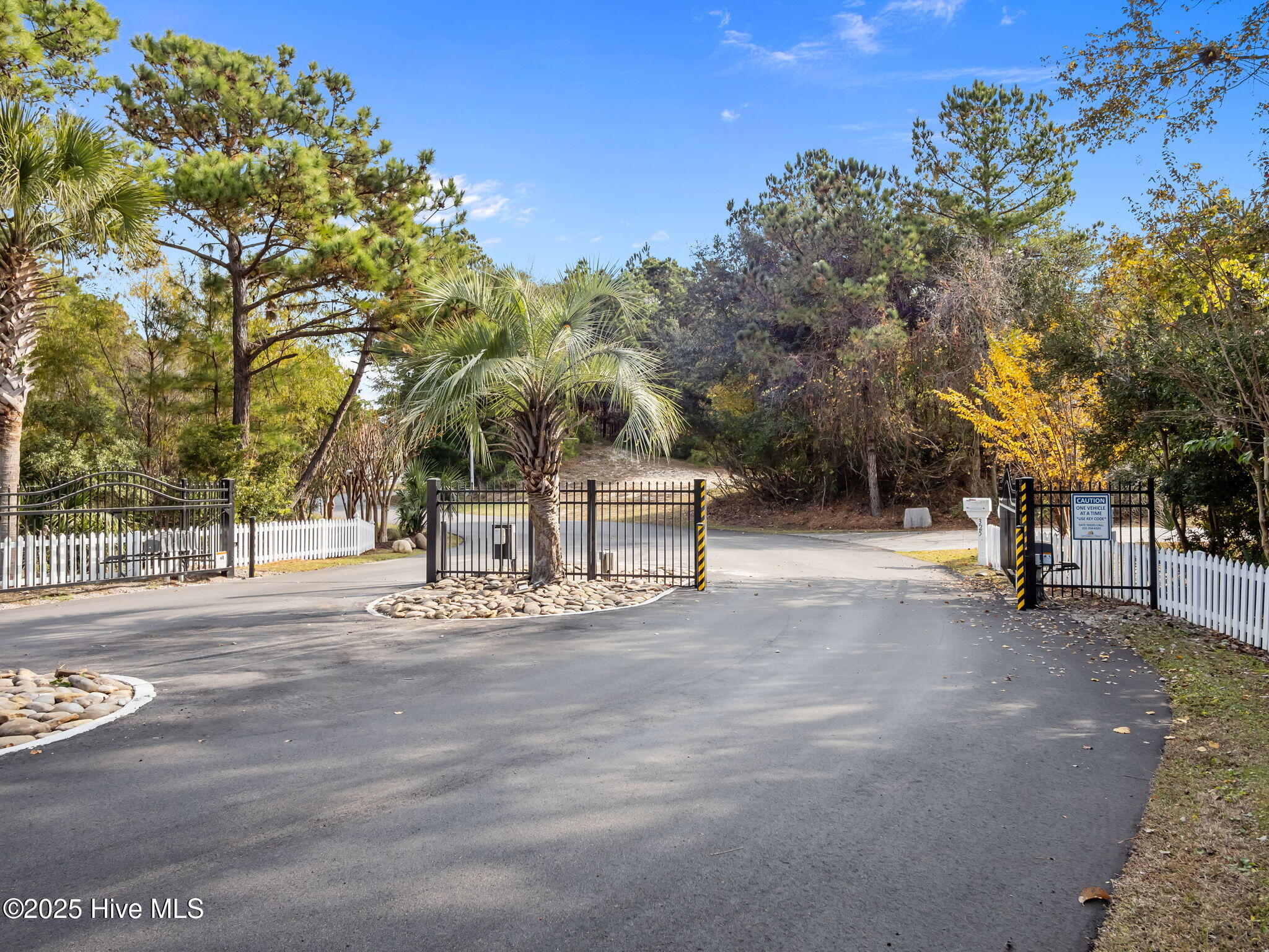 320 Governor Safford Lane Emerald Isle, NC 28594 - Photo 57 of 85 Main gated entrance
