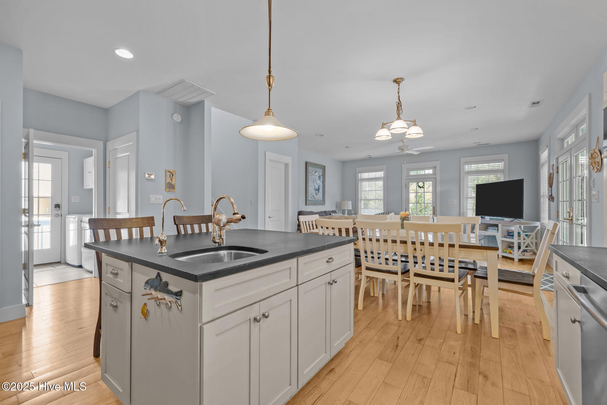 320 Governor Safford Lane Emerald Isle, NC 28594 - Photo 9 of 85 Kitchen/Living