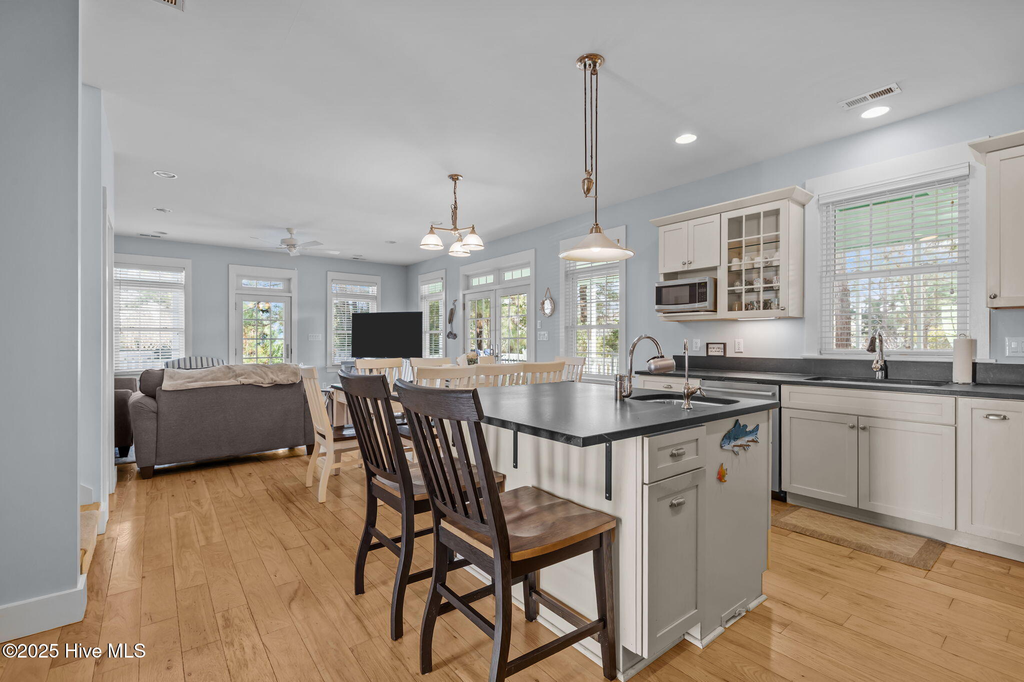 320 Governor Safford Lane Emerald Isle, NC 28594 - Photo 10 of 85 Kitchen/Living