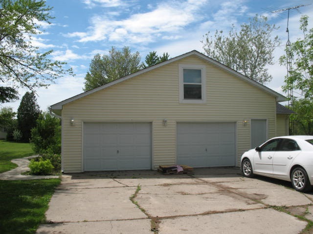 1373 East Wilson Road Clio, MI 48420 - Photo 5 of 32 50012423-4.JPG