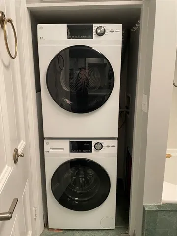 $3,100 | 553 Bellevue Avenue, Unit 14, Newport, RI 02840