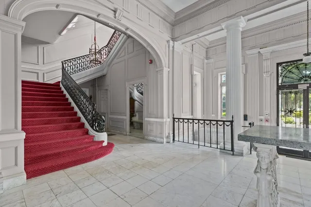 $3,100 | 553 Bellevue Avenue, Unit 14, Newport, RI 02840