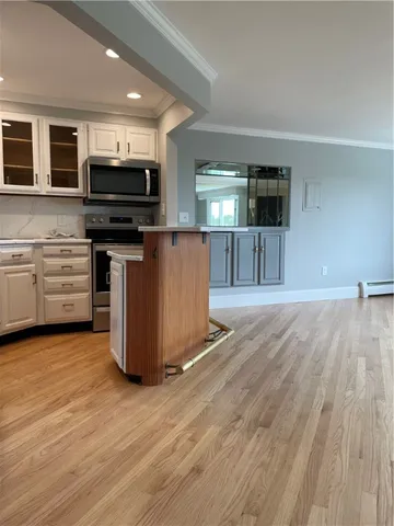 $3,100 | 553 Bellevue Avenue, Unit 14, Newport, RI 02840