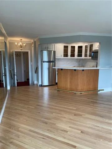 $3,100 | 553 Bellevue Avenue, Unit 14, Newport, RI 02840