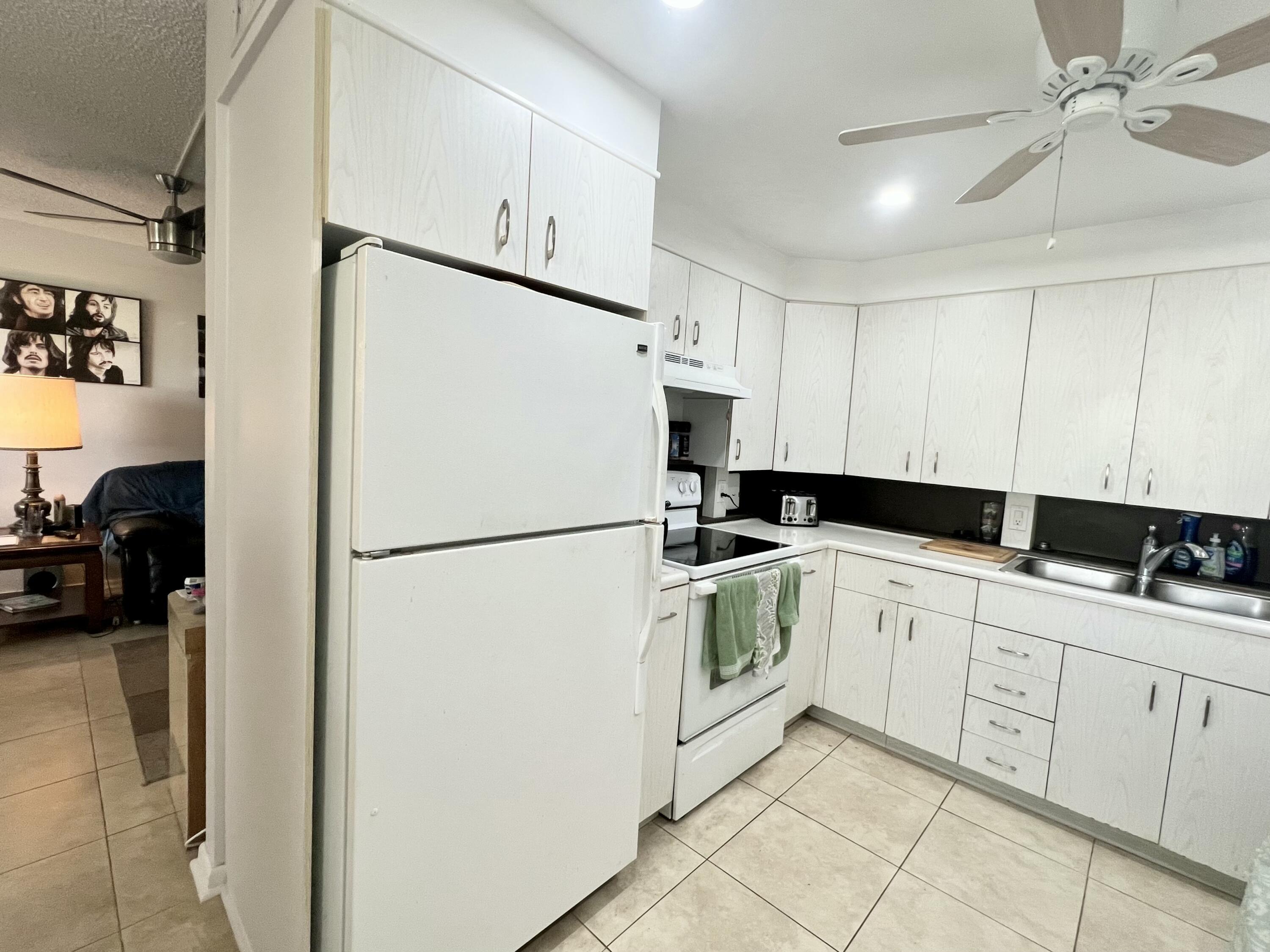 2038 Hythe A Boca Raton, FL 33434 - Photo 10 of 15 a kitchen with appliances a sink and cabinets