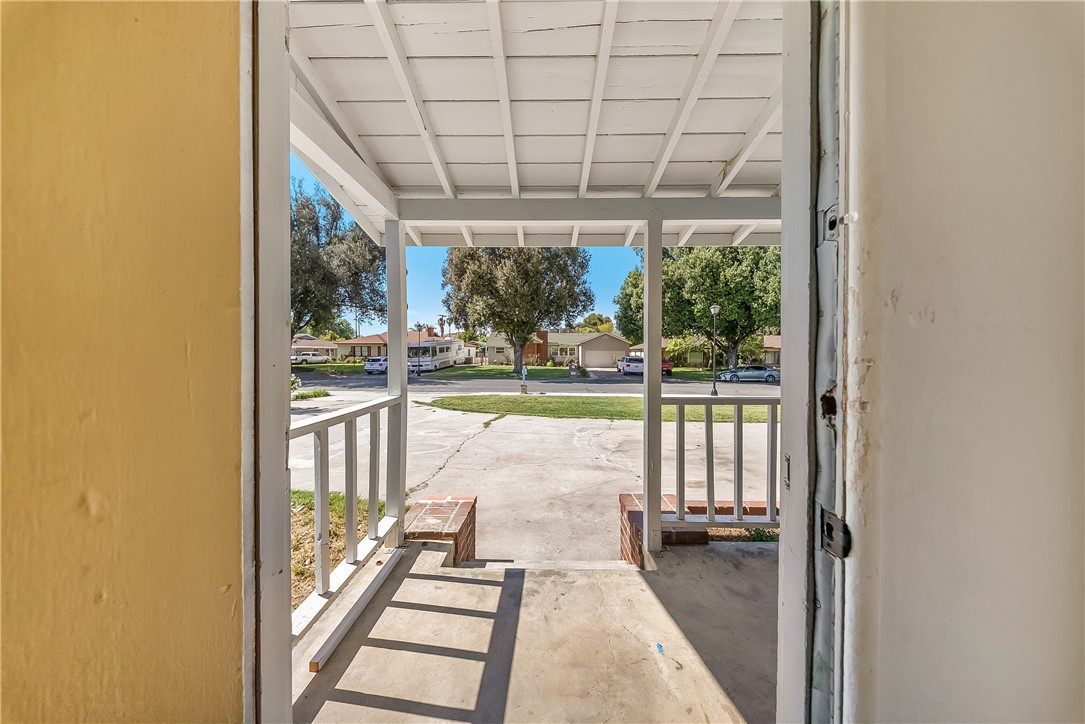 9684 Sharon Avenue Riverside, CA 92503 - Photo 8 of 38