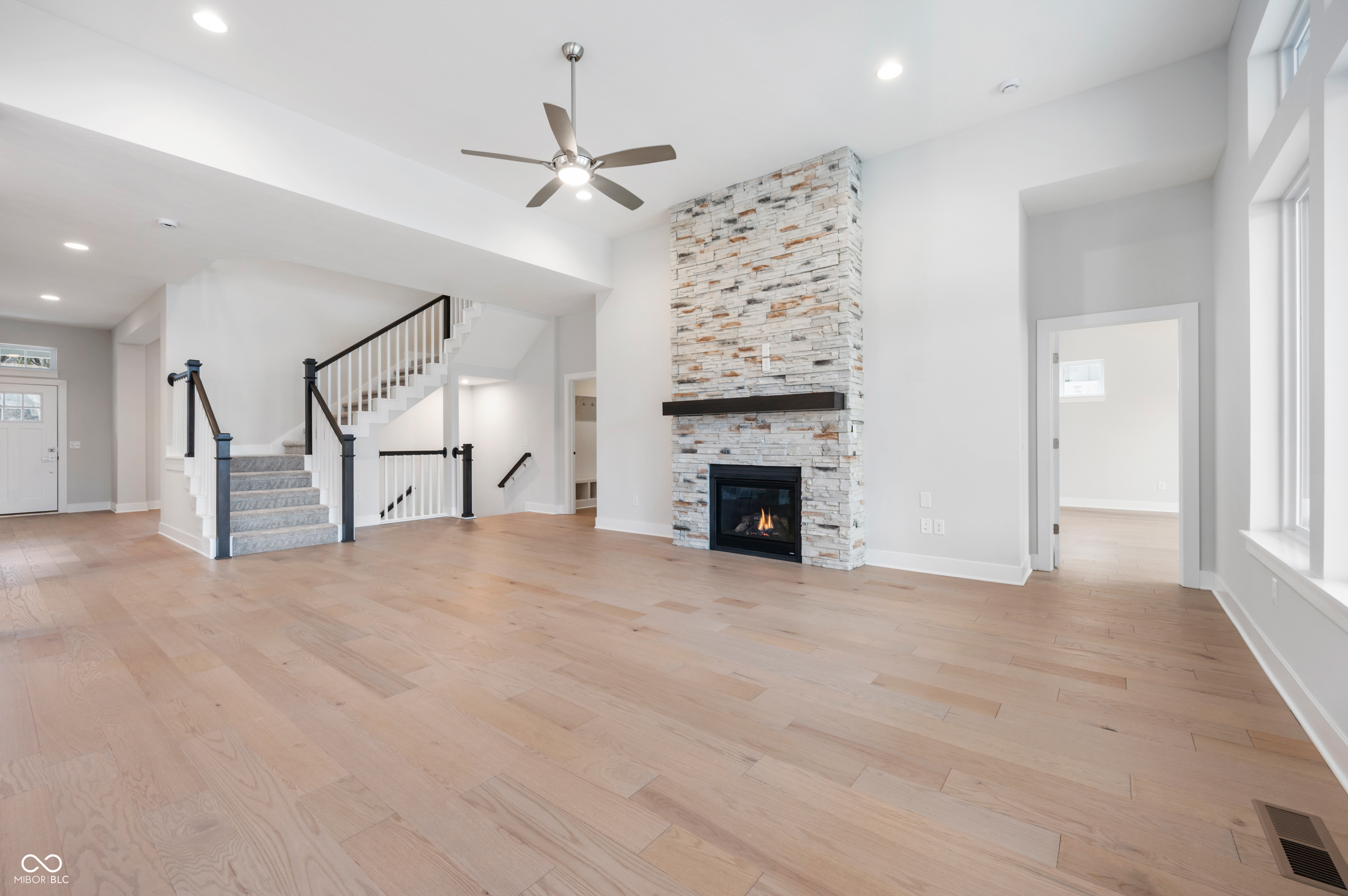 15914 Bellows Avenue Fishers, IN 46040 - Photo 6 of 37