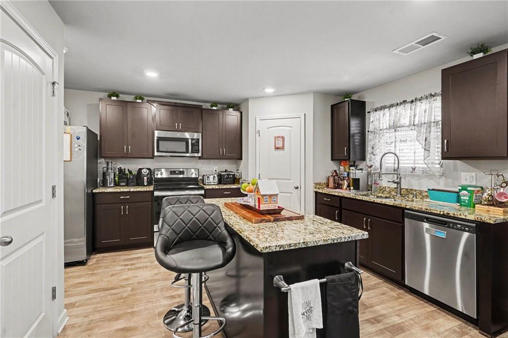 424 Toronto Circle Hampton, GA 30228 - Photo 3 of 31