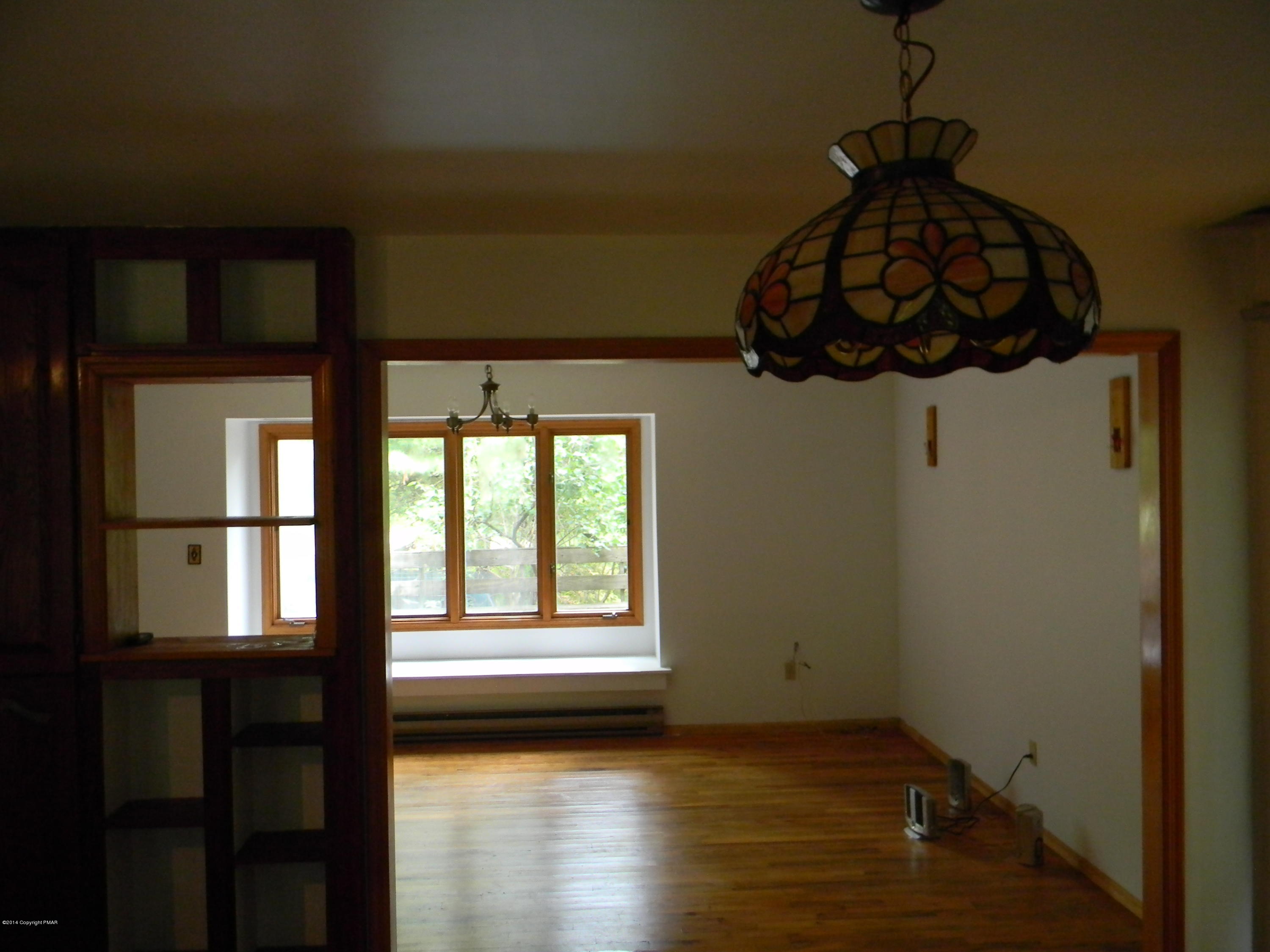 241 Doe Loop Bushkill, PA 18324 - Photo 3 of 47 window seat has storage full lighting