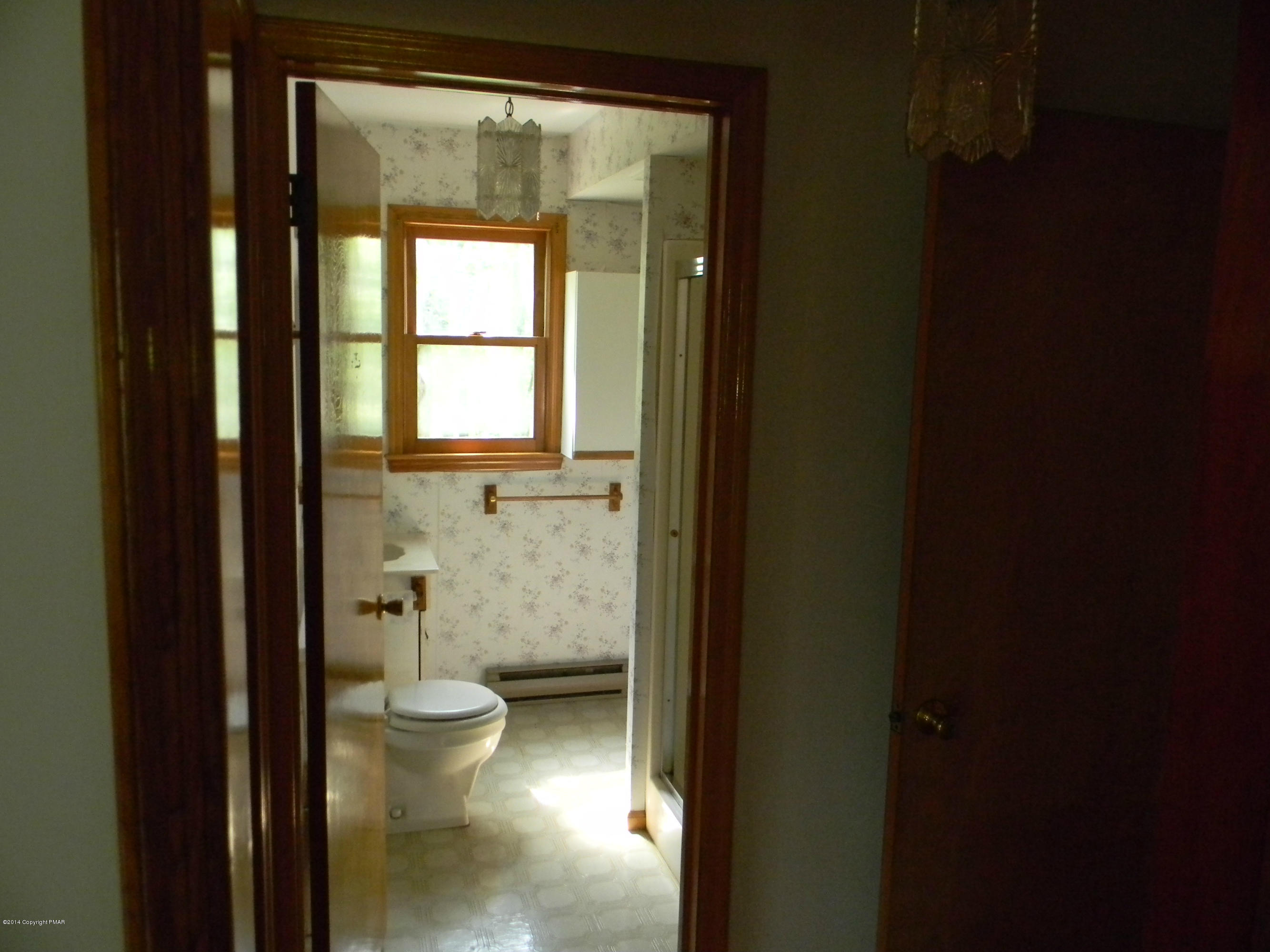 241 Doe Loop Bushkill, PA 18324 - Photo 33 of 47 bath off kitchen