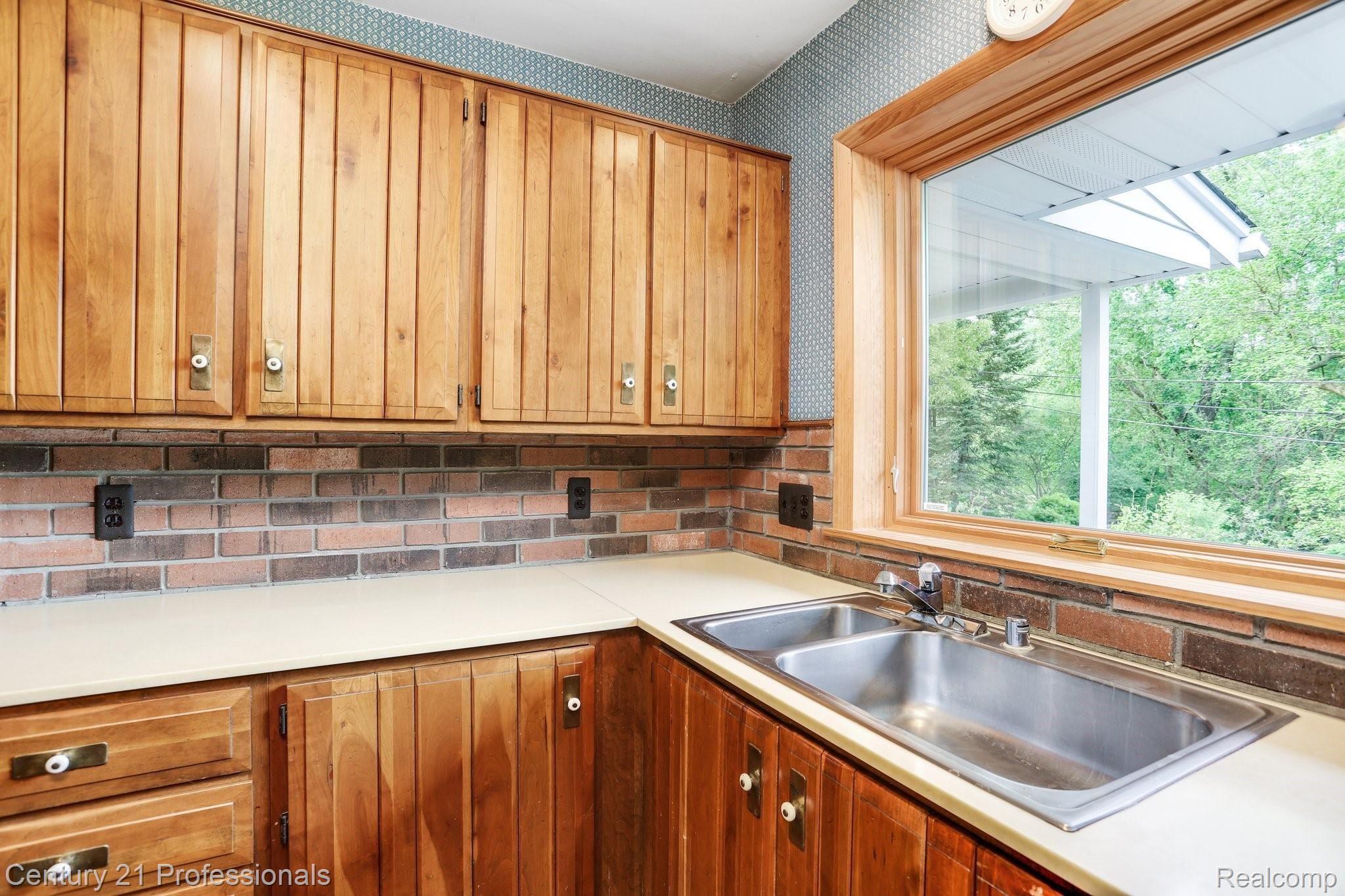 6475 Apple Orchard Lane Rochester, MI 48306 - Photo 15 of 25 kitchen 2.jpg