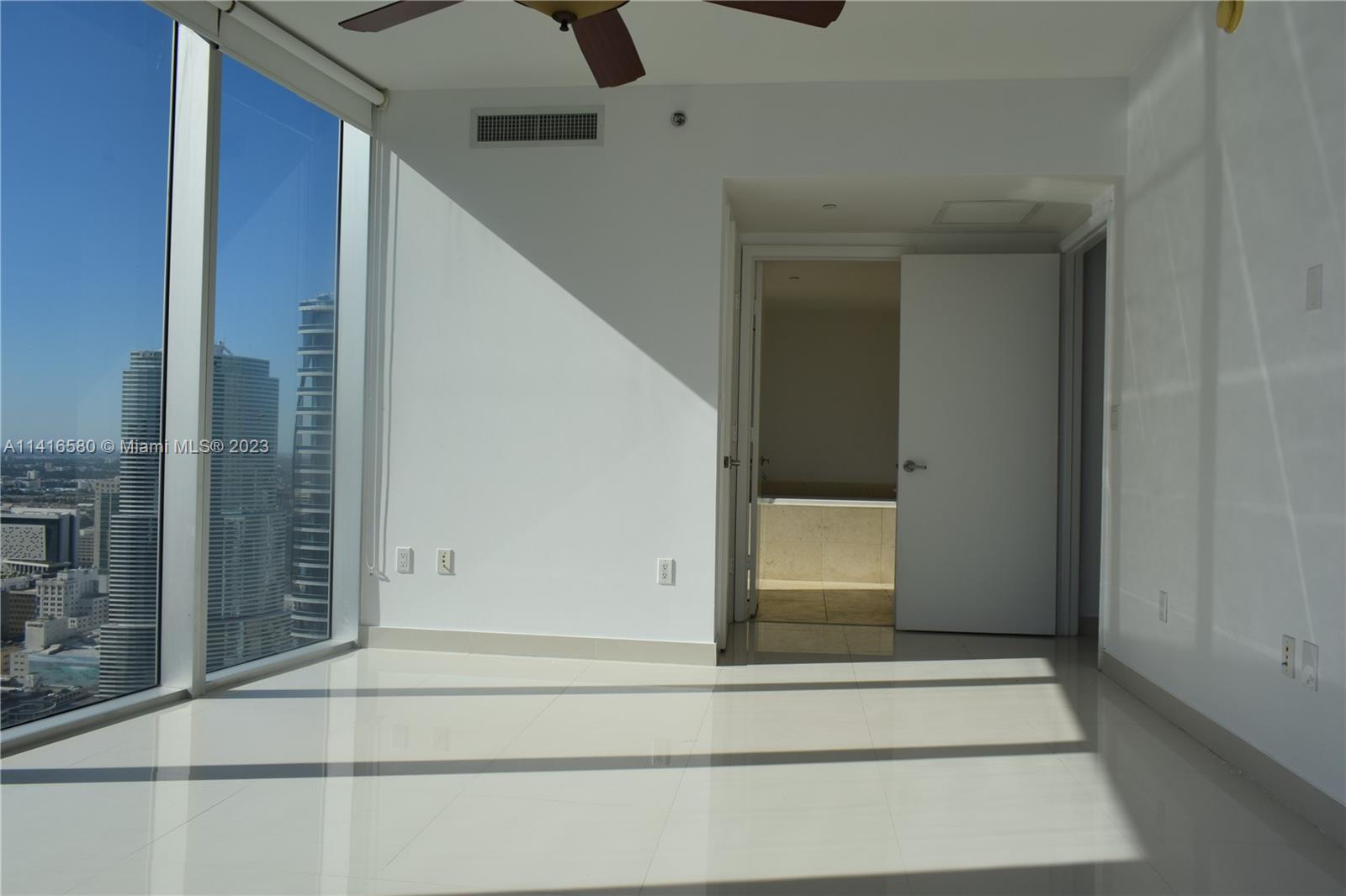 475 Brickell Avenue, Unit 4613 Miami, FL 33131 - Photo 5 of 30