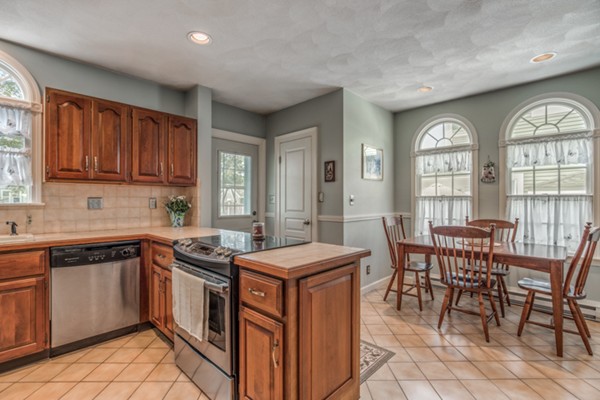 86 Mooreland Road Melrose, MA 02176 - Photo 11 of 30
