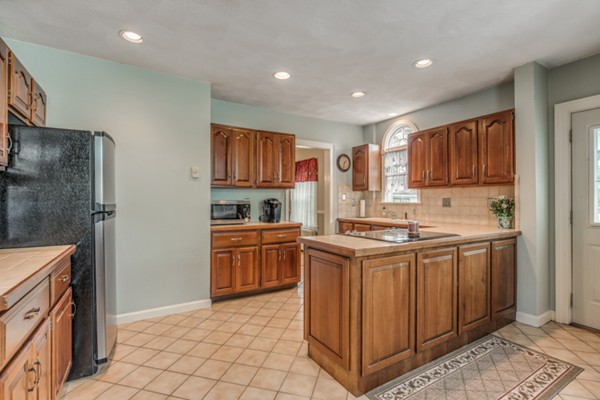 86 Mooreland Road Melrose, MA 02176 - Photo 12 of 30