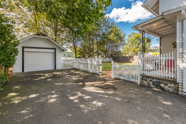 86 Mooreland Road Melrose, MA 02176 - Photo 3 of 30