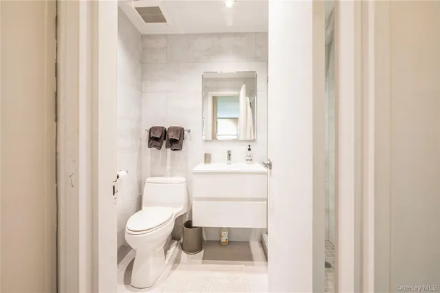 $1,699,000 | 4475 Douglas Avenue | Riverdale