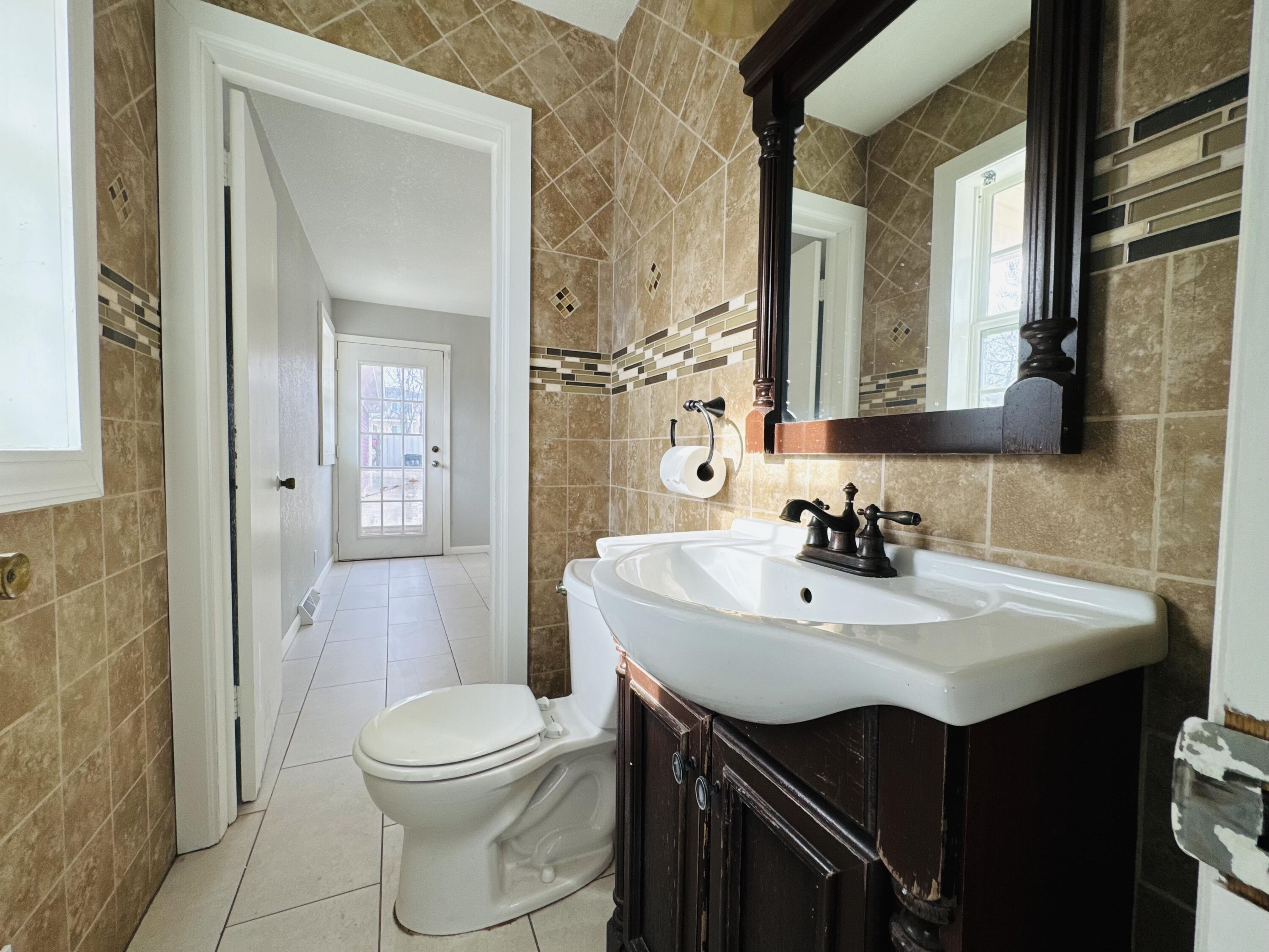 2524 Loraine Avenue Racine, WI 53404 - Photo 11 of 17 IMG_2876