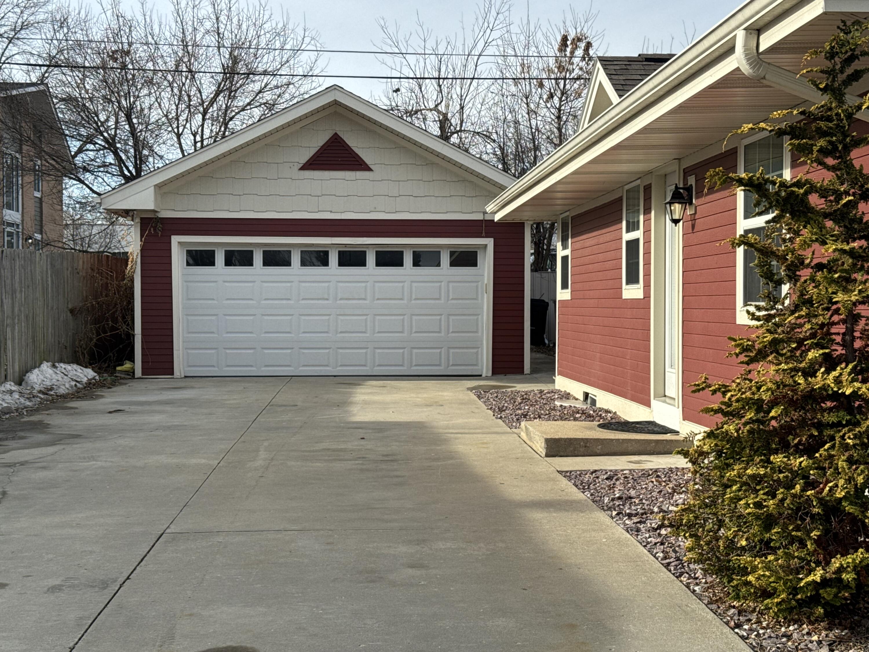 2524 Loraine Avenue Racine, WI 53404 - Photo 3 of 17 IMG_2892