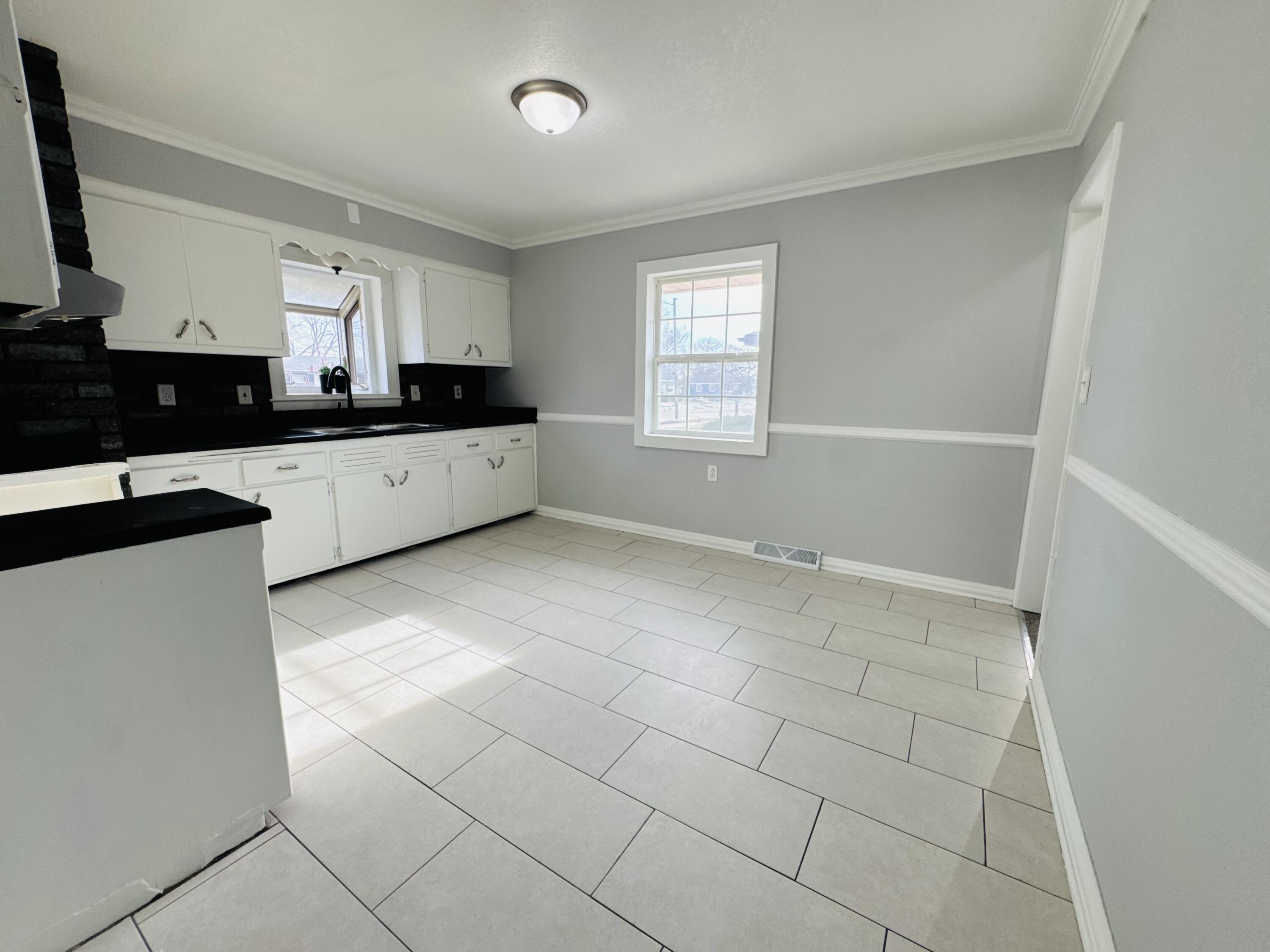 2524 Loraine Avenue Racine, WI 53404 - Photo 7 of 17 IMG_2884