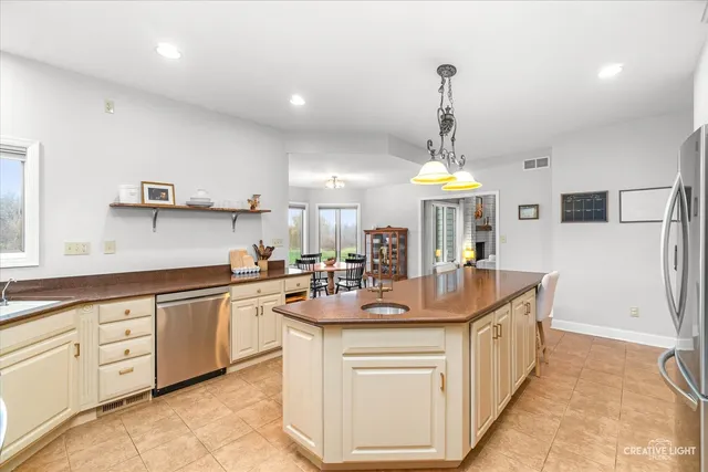 $597,900 | 10167 East Deer Creek Lane, Rochelle, IL 61068