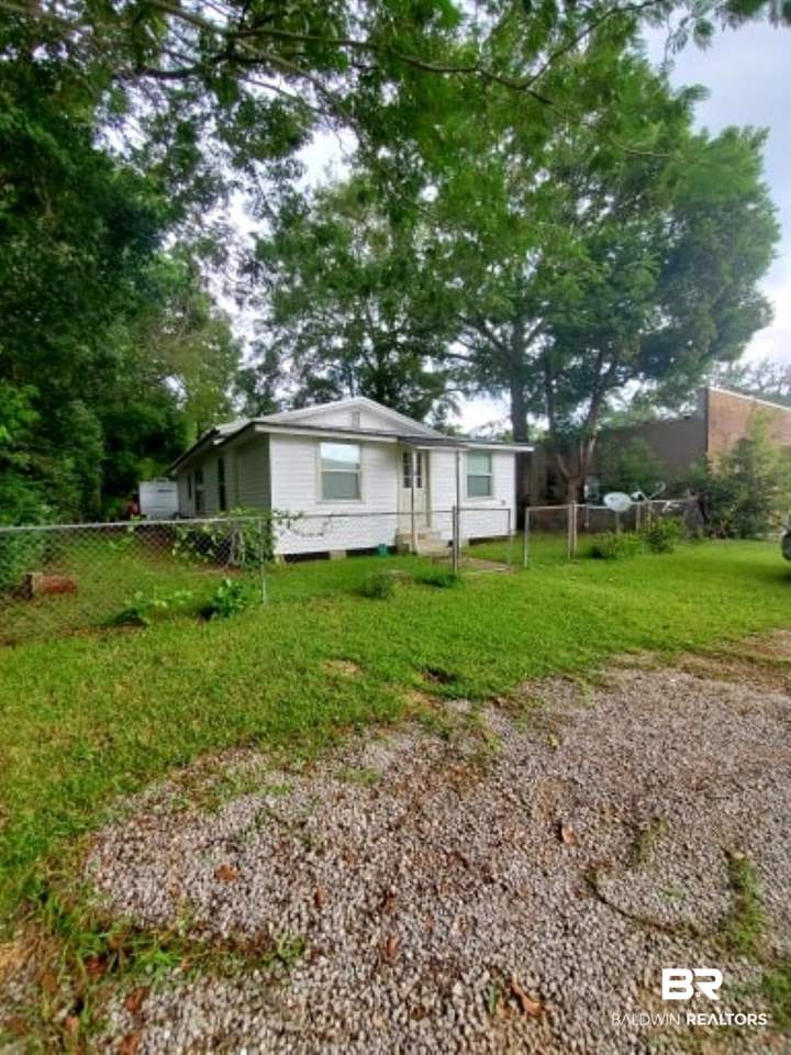 202 West Myrtle Avenue Foley, AL 36535 - Photo 3 of 23