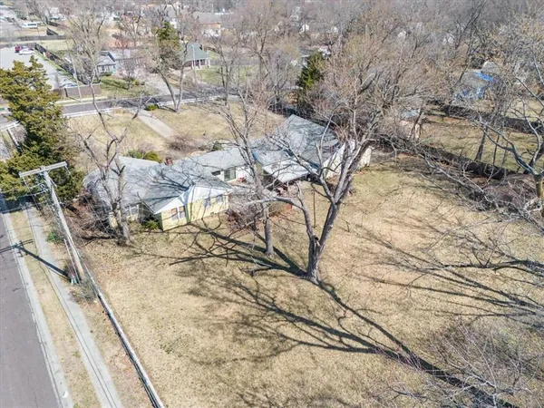 $1,200,000 | 6909 West 82nd Street, Overland Park, KS 66204