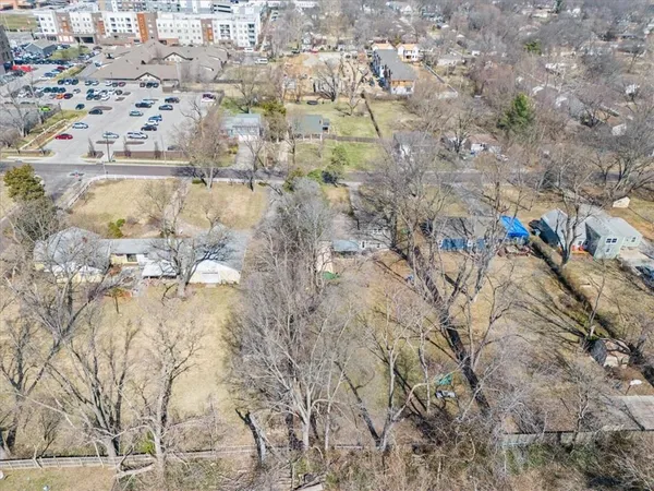 $1,200,000 | 6909 West 82nd Street, Overland Park, KS 66204