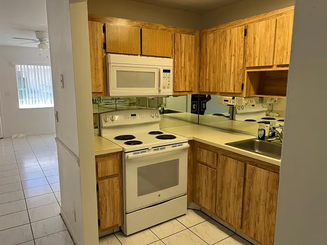 $2,000 | 3223 Northwest 102nd Terrace, Unit 3223, Coral Springs, FL 33065