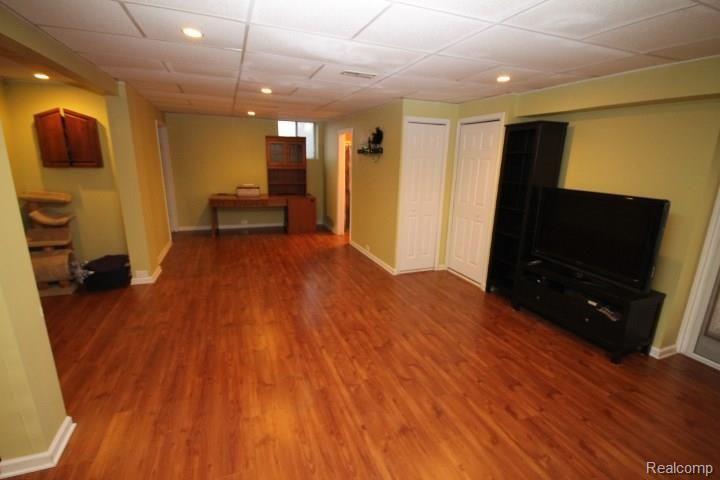 1083 Kingsview Avenue Rochester, MI 48309 - Photo 19 of 31 IMG_4223.jpg