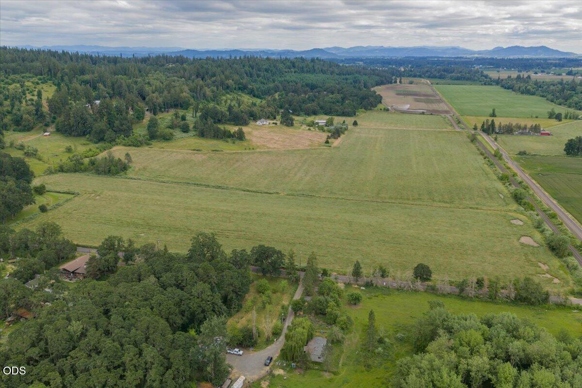 38289 South Ruby Loop Scio, OR 97374 - Photo 8 of 52