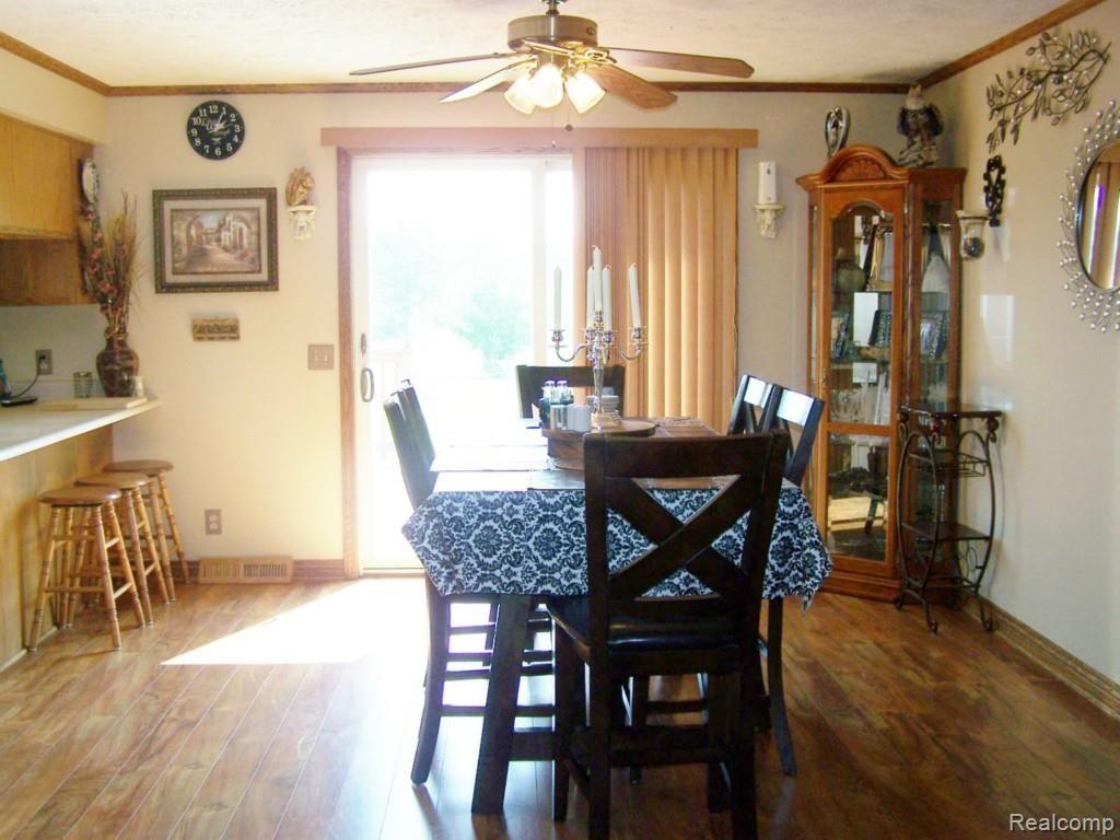 121 Amos Road Howell, MI 48843 - Photo 12 of 41 eating area.jpg