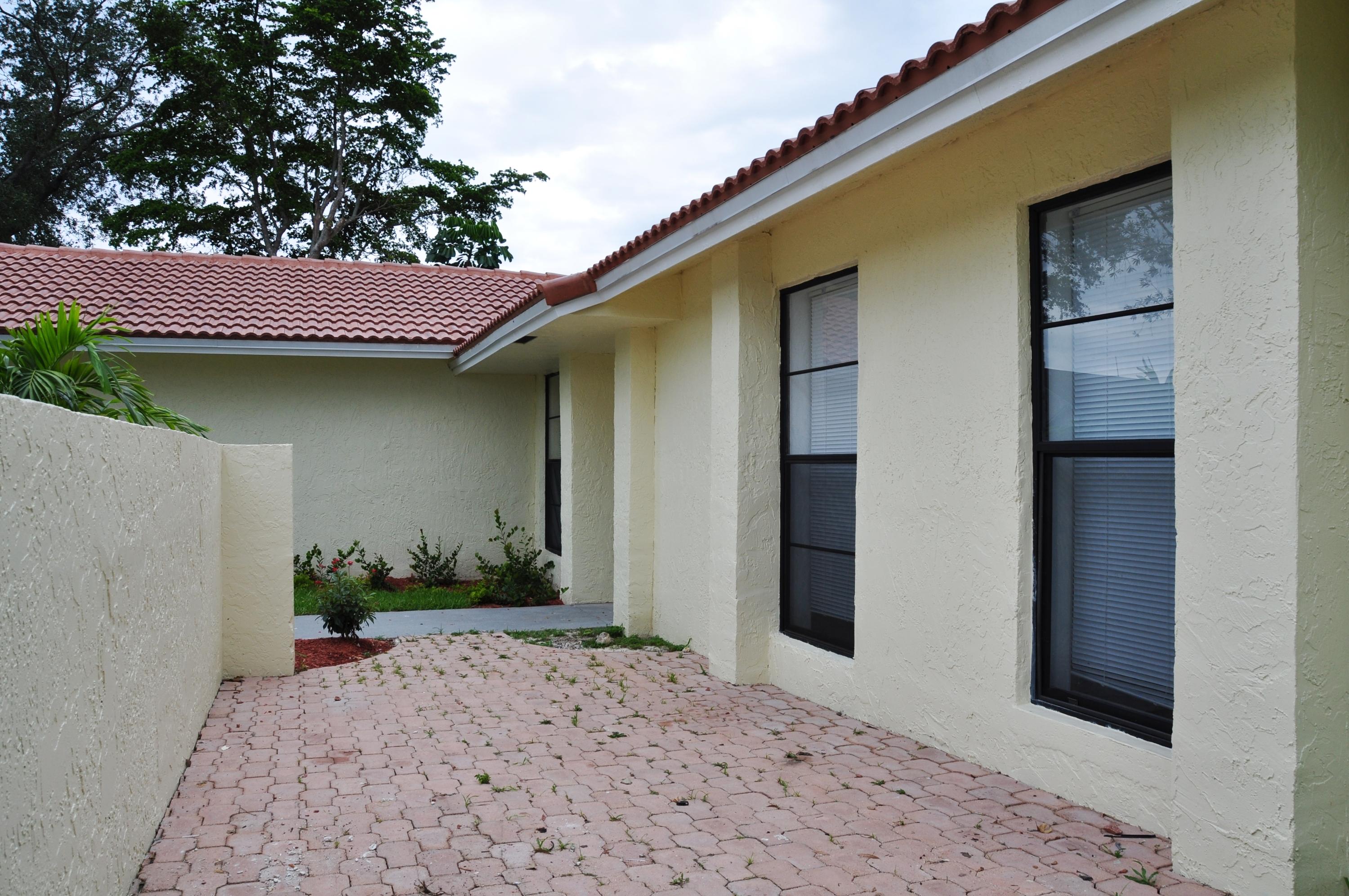 11365 Little Bear Way Boca Raton, FL 33428 - Photo 3 of 25 front patio