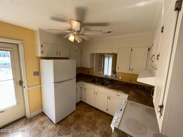 $1,600 | 92 Lancaster Drive, Greenville, NC 27834
