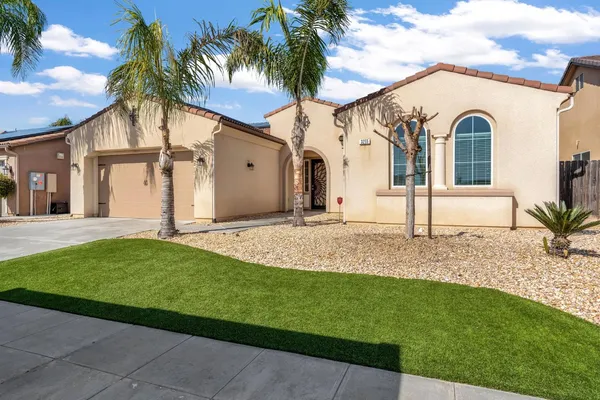 $699,777 | 3255 Roberts Avenue, Clovis, CA 93619