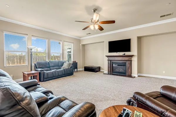 $699,777 | 3255 Roberts Avenue, Clovis, CA 93619