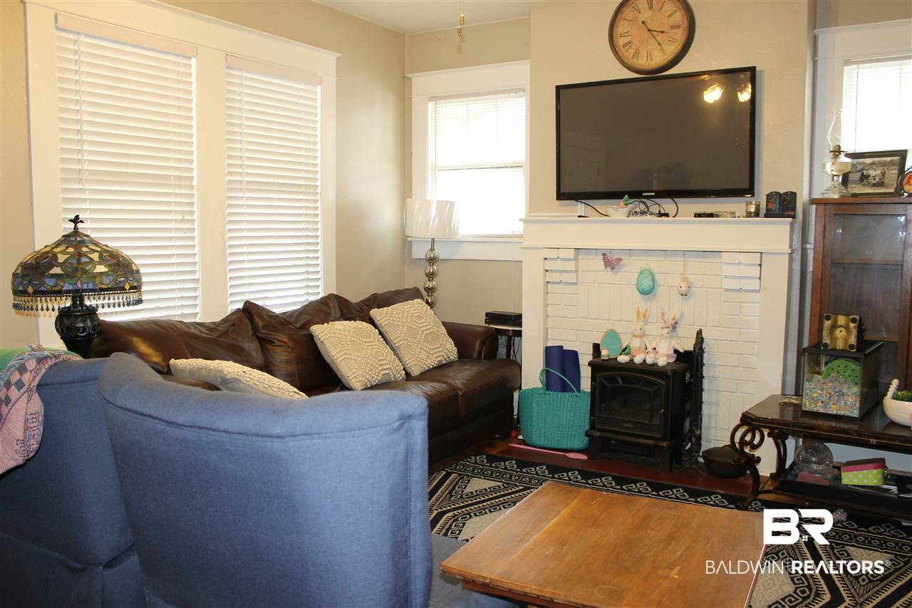 315 Dexter Avenue Mobile, AL 36604 - Photo 3 of 19