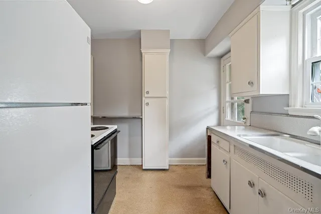 $949,990 | 28 Redwood Road, New Hyde Park, NY 11040