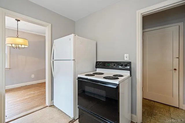 $949,990 | 28 Redwood Road, New Hyde Park, NY 11040