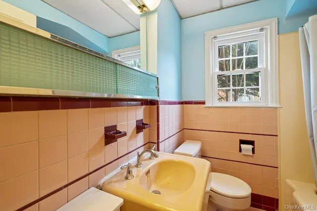 $949,990 | 28 Redwood Road, New Hyde Park, NY 11040