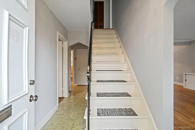 $949,990 | 28 Redwood Road, New Hyde Park, NY 11040