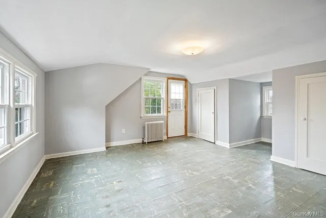 $949,990 | 28 Redwood Road, New Hyde Park, NY 11040