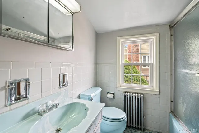 $949,990 | 28 Redwood Road, New Hyde Park, NY 11040