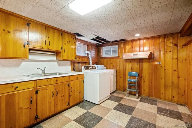 $949,990 | 28 Redwood Road, New Hyde Park, NY 11040